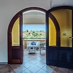 Huge With Stunnig Pool فيلة