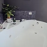 Huge With Stunnig Pool بارتينيكو