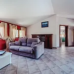 فيلة Huge With Stunnig Pool