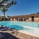 فيلة Huge With Stunnig Pool