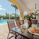 Huge With Stunnig Pool فيلة بارتينيكو
