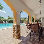 Huge With Stunnig Pool بارتينيكو