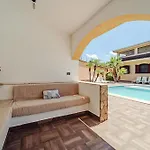 فيلة Huge With Stunnig Pool