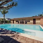 Huge With Stunnig Pool فيلة *