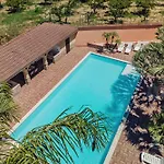 Huge With Stunnig Pool فيلة بارتينيكو