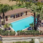Huge With Stunnig Pool فيلة بارتينيكو