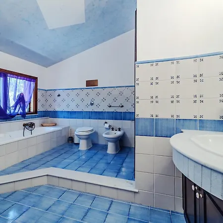 Huge With Stunnig Pool *