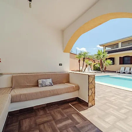 Vila Huge With Stunnig Pool