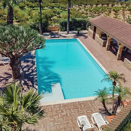 Huge With Stunnig Pool *