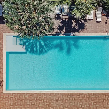 Vila Huge With Stunnig Pool Partinico