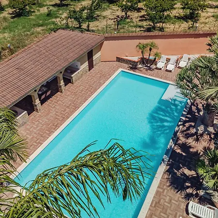 Huge With Stunnig Pool Vila Partinico